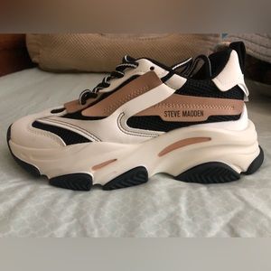 NWOT Steve Madden Possession Sneakers